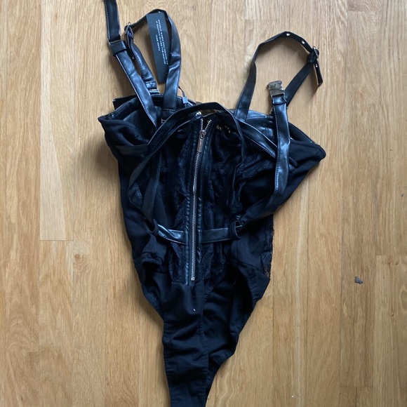 MANIERE DE VOIR UK BLACK BODYSUIT FAUX LEATHER ACCENTS INTIMATES 14 US 10 NEW - Picture 3 of 7
